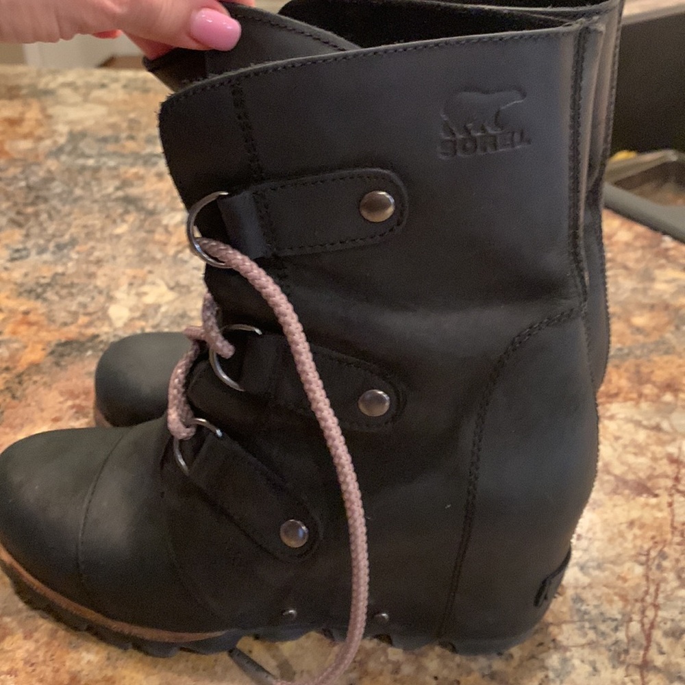 Black Joan of Arctic wedge 111 Sorel Boots 7.5 Great condition!